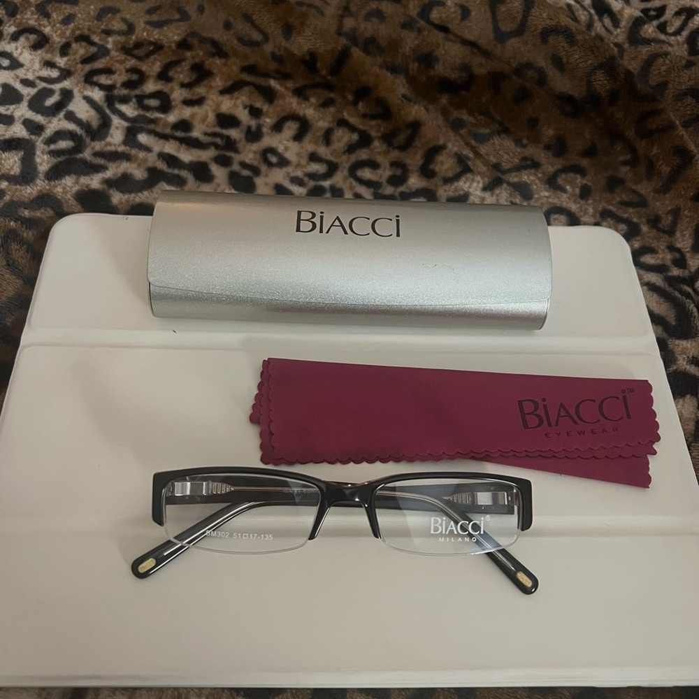 Vintage office siren Bayonetta reading glasses